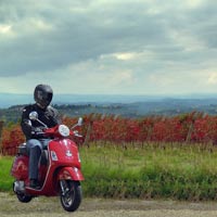 Wine tasting Tour in tuscany with Fiat 500 and motorcycle