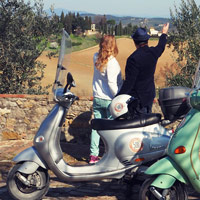 Wine tasting Tour in tuscany with Fiat 500 and motorcycle